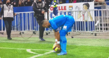 重创！皇马悍将伤缺两月 巴尔韦德或被迫改踢右后卫