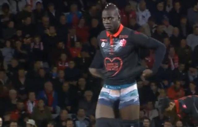 2025／26赛季英超：鲁尼公开评论萨拉赫损害了利物浦的稳定（英超2025／26：鲁尼对萨拉赫的公开言论被指破坏利物浦稳定）