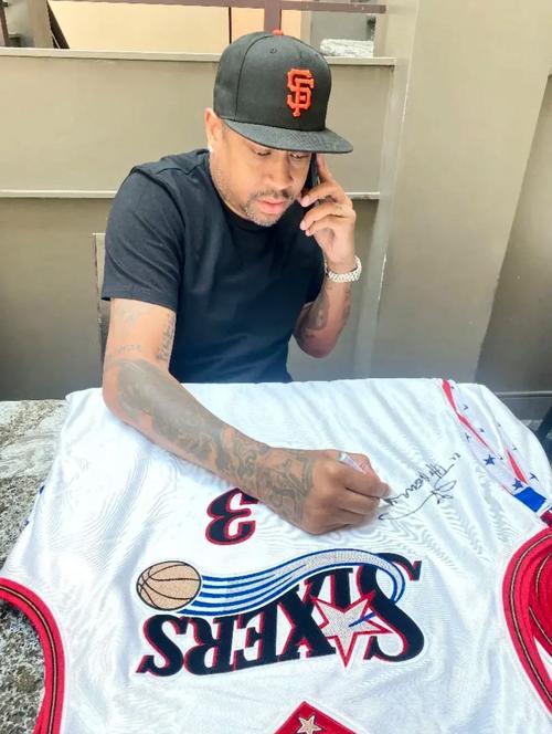 懂球帝2025年11月MVP候选出炉：姆巴佩、哈兰德领衔，莱万在列（懂球帝公布2025年11月MVP候选名单：姆巴佩、哈兰德领衔，莱万入围）