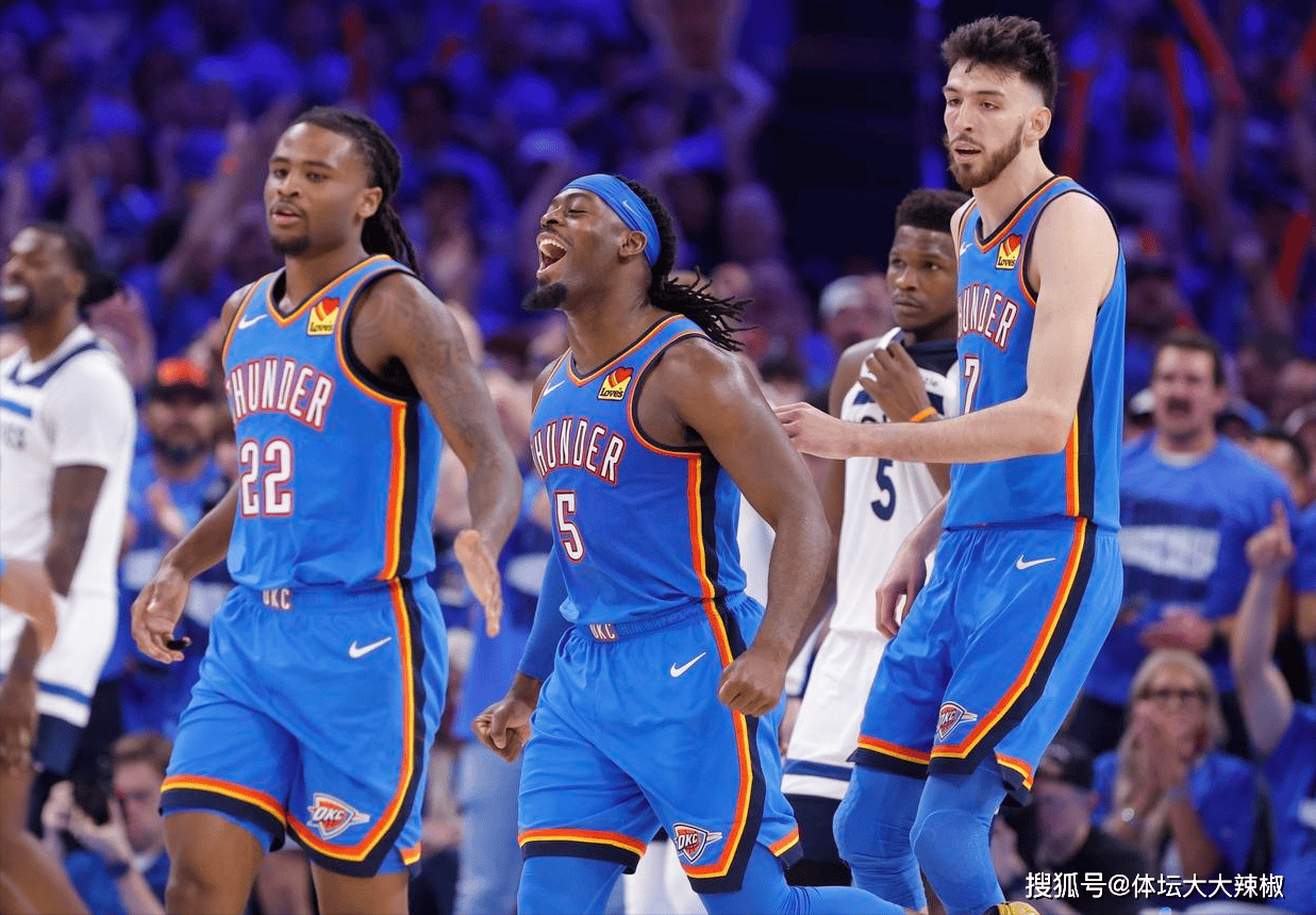 TA：曼城明夏可能签右后卫和右边锋，他们仍在关注利夫拉门托（TA：曼城或于明夏补强右后卫与右边锋位置，持续关注利夫拉门托）