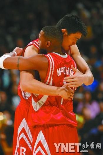 球队的内外结合非常立体（球队内外联动层次分明）