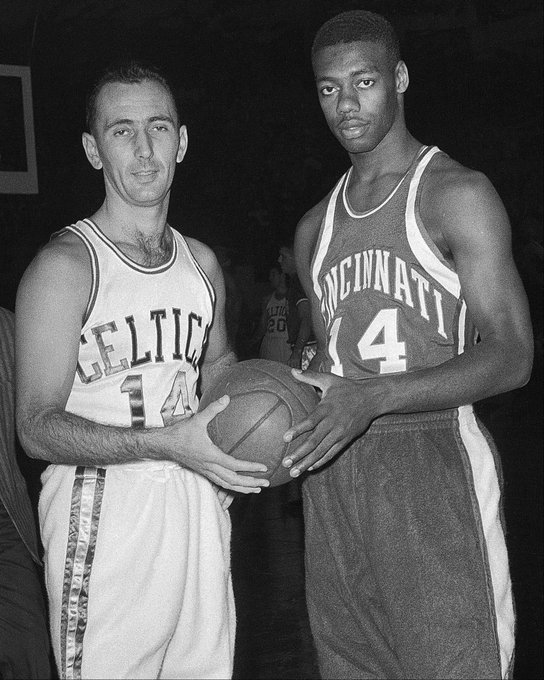 死抱三中卫 死抱三中卫